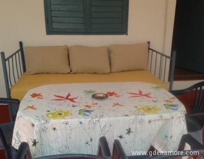 Leilighet, rom med bad, apartman, privat innkvartering i sted Sutomore, Montenegro - terasa